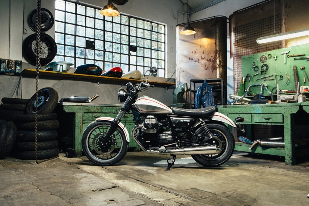 Moto Guzzi v9 Cafe