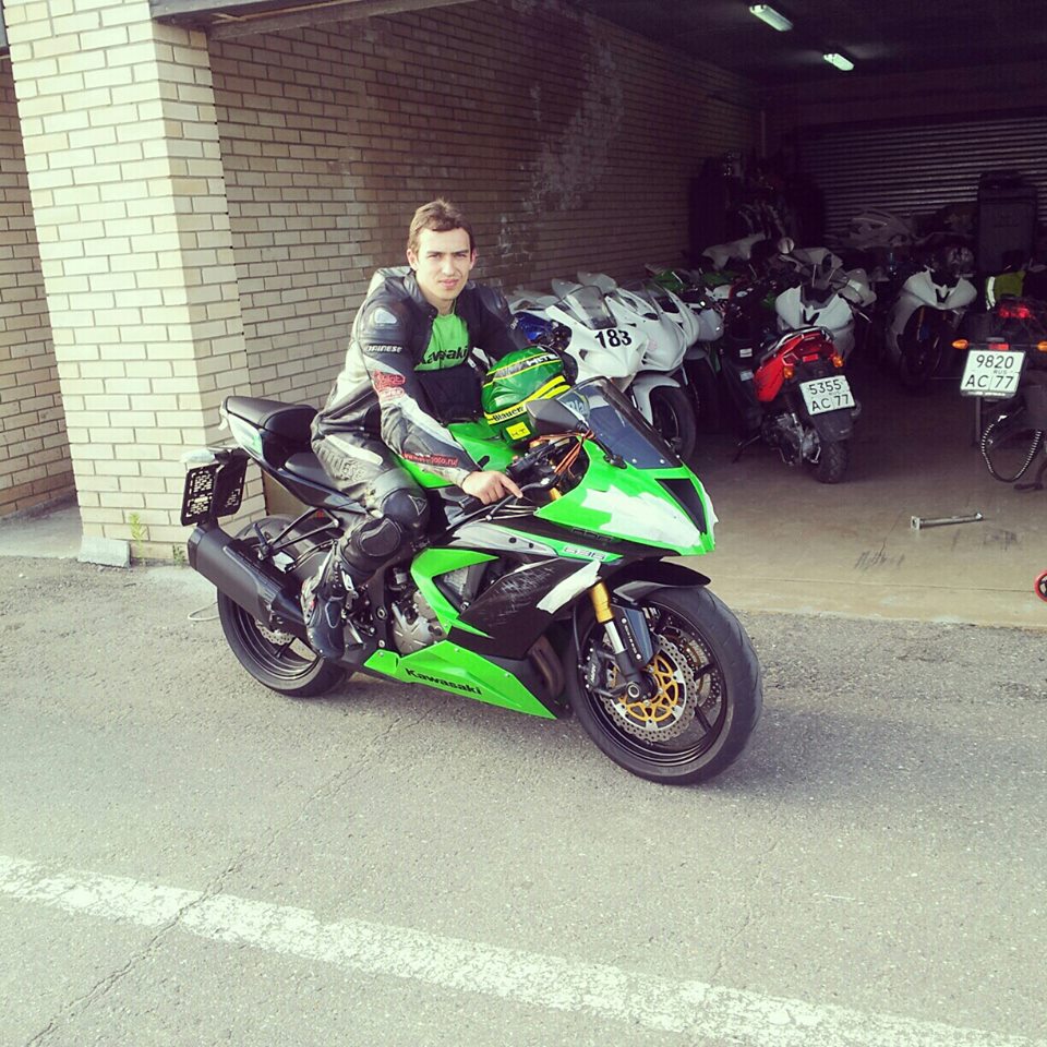 Мотоцикл пилота zx6r